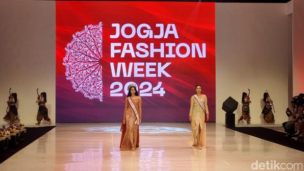 Suasana Jogja Fashion Week (JFW) 2024 di Jogja Expo Center (JEC), Kamis (22/8/2024).
