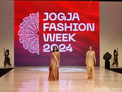 Potret Perpaduan Kreativitas di Jogja Fashion Week 2024