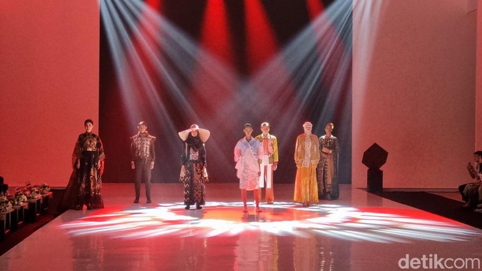 Suasana Jogja Fashion Week (JFW) 2024 di Jogja Expo Center (JEC), Kamis (22/8/2024).