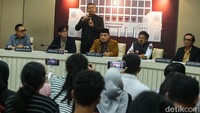 Ketua Komisi Pemilihan Umum (KPU) RI Mochammad Afifuddin memberikan pernyataan pers di KPU RI, Jakarta, Kamis (22/8/2024).