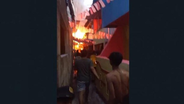 Tangkapan layar video kebakaran di Jalan Galangan Kapal, Kota Makassar.