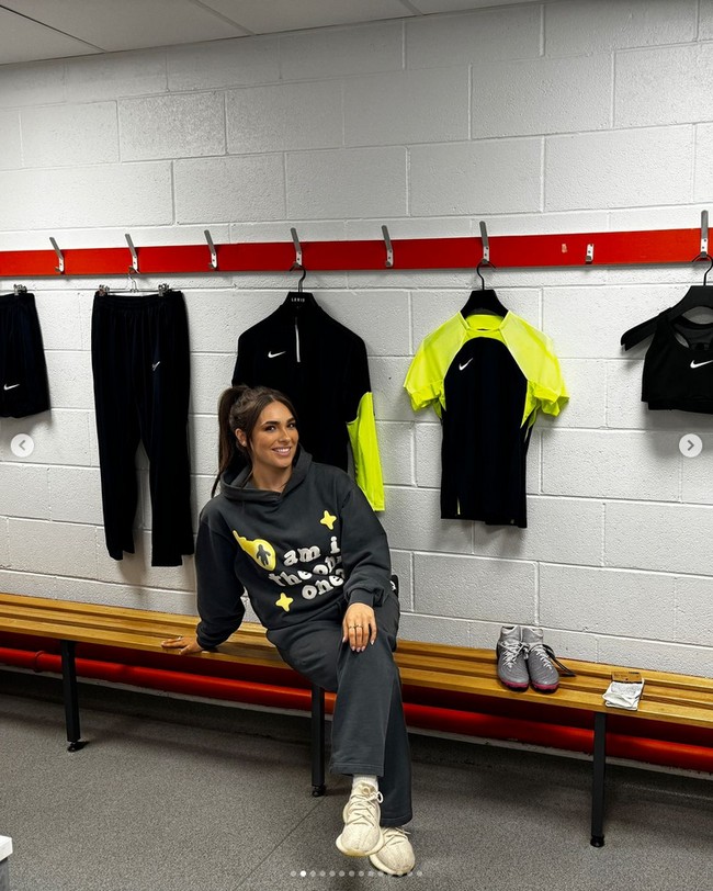 Baru-baru ini, penampilan pemain Peterborough United tersebut kembali jadi viral. Dalam laga pembuka Divisi Satu Liga Utama Wanita Inggris, ia sukses membawa tim menang 4-1 melawan Worcester City. Foto: Instagram Tara Mae Kirk