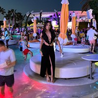 Selagi kemampuan dan kecantikannya menuai atensi, kehidupan striker itu juga mengundang perbincangan publik. Ketika itu, banyak orang menyadari ia punya dua kehidupan yang bisa dibilang bertolak belakang bagi kebanyakan pemain bola wanita. Foto: Instagram Tara Mae Kirk