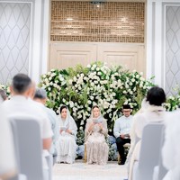 Putri pertama Tora Sudiro itu diketahui akan segera melepas masa lajang dengan menikahi kekasihnya, Muhammad Ivan. Sebelum menikah, Nabila mengadakan acara pengajian yang dihadiri oleh keluarga dan kerabat dekat. Foto: Instagram/@t_orasudi_ro