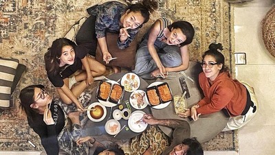 Kompaknya Tora Sudiro dan Keluarga Saat Makan Bersama