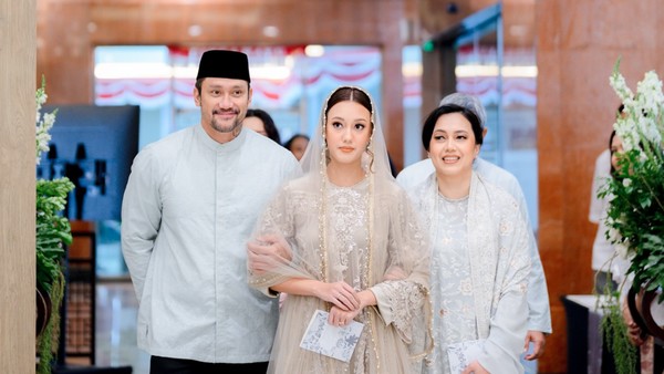 8 Foto Pengajian Jelang Pernikahan Putri Tora Sudiro, Kompak Bareng Eks Istri