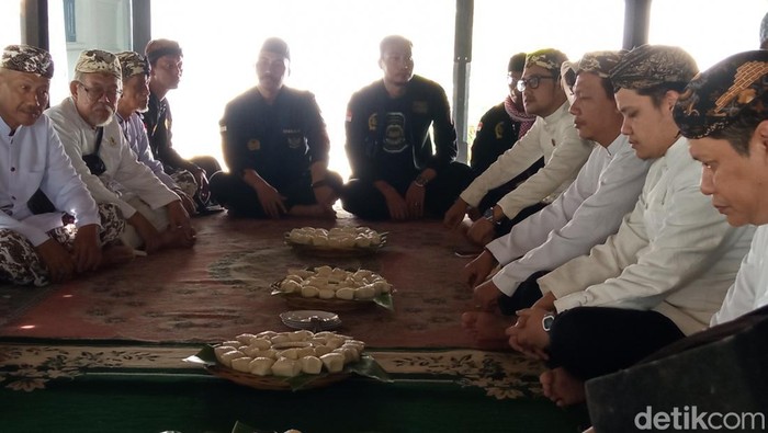 Tradisi Apeman di Keraton Kasepuhan Cirebon