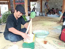 Melihat Pembuatan Boneka untuk Saparan Bekakak di Ambarketawang Sleman