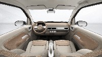 Ada dua pilihan skema warna interior: krem dan coklat kehitaman. Alih-alih manis, mobil ini lebih bergaya retro dan joknya memiliki kain bertekstur houndstooth seperti kendaraan tahun 1970-an.  Foto: Doc. Wuling.