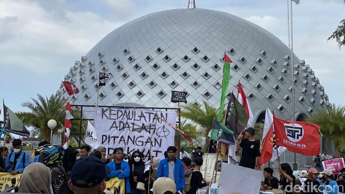 Aksi damai kawal Putusan MK di Pangkalpinang, Jumat (23/8).