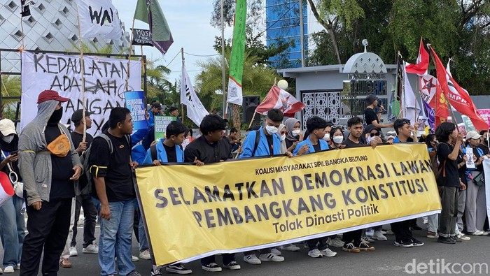 Aksi damai kawal Putusan MK di Pangkalpinang, Jumat (23/8).
