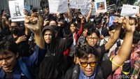 Baleg DPR juga sepakat untuk membedakan syarat minimal bagi partai untuk mengusung calon kepala daerah, yakni antara partai dengan kursi DPRD dan partai tanpa kursi DPRD. Hal ini berbeda dengan putusan MK yang menyamaratakan perhitungan suara partai tanpa memandang ada tidaknya kursi di DPRD.
