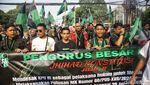 Aksi Mahasiswa Kepung Gedung KPU Kawal Putusan MK