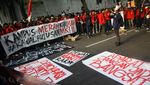 Aksi Mahasiswa Kepung Gedung KPU Kawal Putusan MK