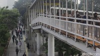 Untuk menjaga kegiatan ekonomi domestik, Pemerintah akan memperhatikan daya beli masyarakat terjaga. Ini karena konsumsi masyarakat mengambil porsi sangat besar, 55% PDB.   