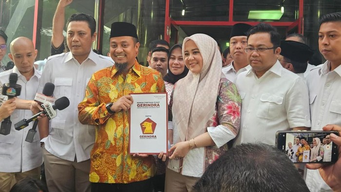 Andi Suidrman Sulaiman-Fatmawati Rusdi resmi menerima rekomendasi Gerindra maju di Pilgub Sulsel 2024.