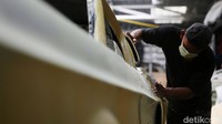 Bahan untuk membuat bodi kit car di Autologi menggunakan composite fiber glass yang disebut GFRP. GFRP merupakan material komposit yang terdiri dari matriks polimer, biasanya berupa resin dan serat kaca.