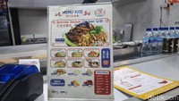 Harga menu makanannya juga terjangkau dan aman di kantong. Mulai dari Rp 24.000 sudah bisa memesan seporsi bakmi yang nikmat di sini. Foto: detikcom/Diah Afrilian
