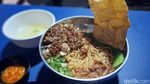 Slurrp! Bakmie Lada Hitam dan Nasi Campur Racikan H.Taubat