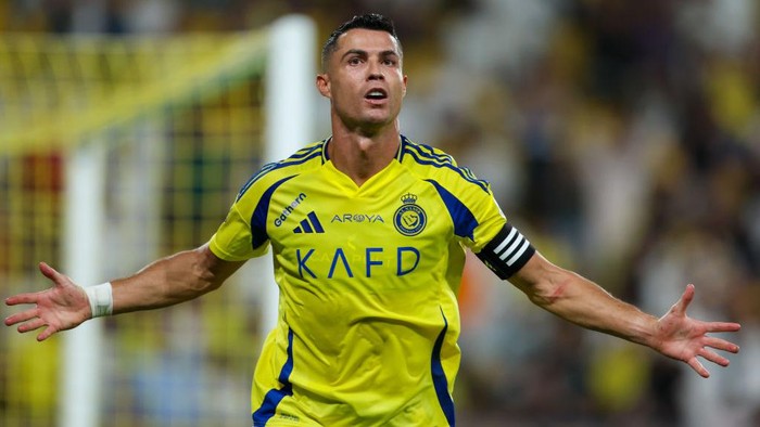 RIYADH, SAUDI ARABIA - AUGUST 22: Cristiano Ronaldo of Al Nassr celebrating after scores the 1st goal during the Saudi Pro League match between Al Nassr and Al Raed at Al Awwal Park Stadium on August 22, 2024 in Riyadh, Saudi Arabia. (Photo by Yasser Bakhsh/Getty Images)