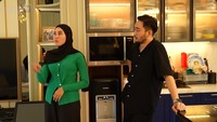 Rumah Syahnaz dan Jeje diungkapkan oleh Andre Taulany. Ia memiliki rumah yang nyaman bergaya klasik Amerika. Foto: YouTube TAULANY TV