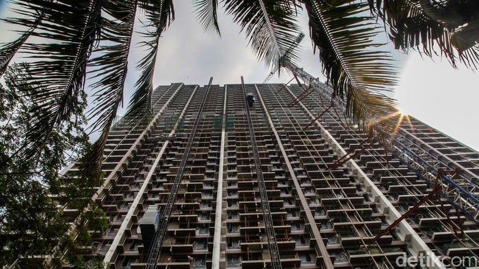 Hunian vertikal seperti apartemen kian diminati masyarakat di daerah penyangga Jakarta. Masyarakat masih mengincar hunian yang berdekatan dengan jalan tol.