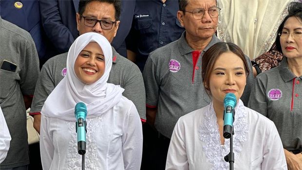 Deklarasi pasangan Bunda Fey-Regina yang resmi bakal berduet maju Pilwali Kediri 2024.