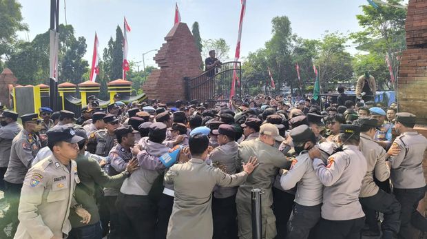 Demo kawal putusan MK di Bangkalan