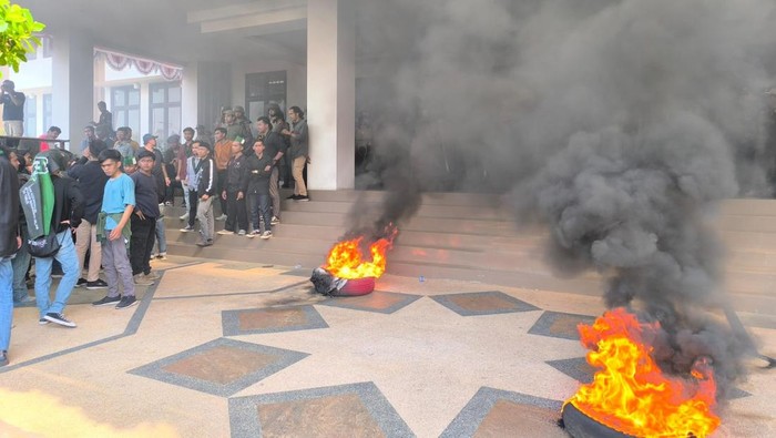 Demo kawal putusan MK di Bangkalan