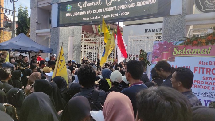 Demo kawal putusan MK di Sidoarjo