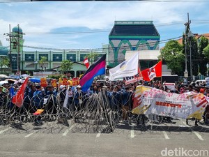 Polisi Bantah Amankan 2 Pendemo Tolak Revisi UU Pilkada di Surabaya