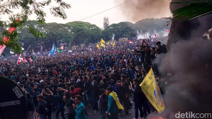 Demo mahasiswa di Malang ricuh