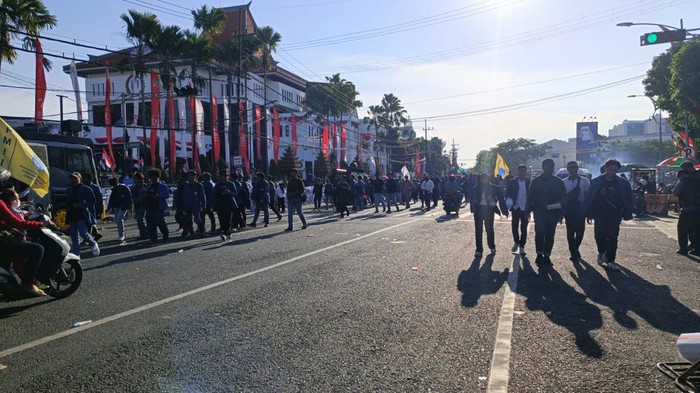 Demo mahasiswa tolak revisi UU Pilkada di Surabaya bubar