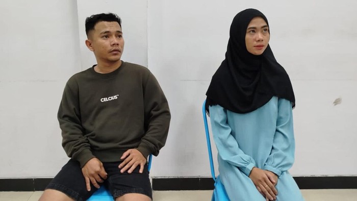Dua warga Palu, Sulawesi Tengah diamankan di Bandara Sultan Syarif Kasim II Pekanbaru karena hendak menyelundupkan narkotika jenis sabu. (Dok. Polda Riau)