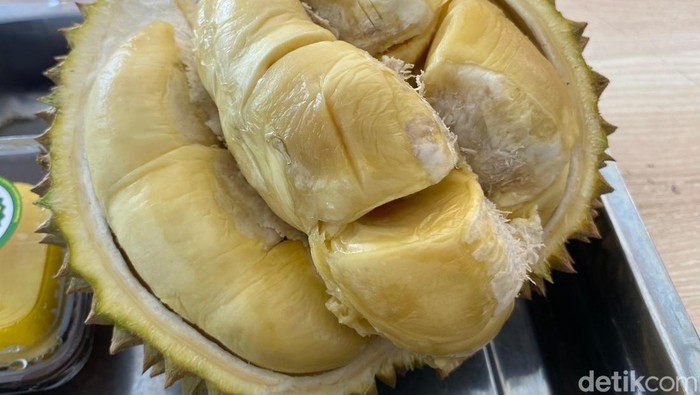 Pesta Durian di Kokas bisa makan sepuasnya, karena ada AYCE Durian