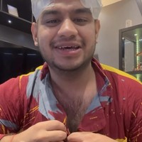 Setelah berkonsultasi dan yakin jika apa yang akan dijalaninya tidak menyalahi aturan agama, Fadil pun memutuskan untuk menjalani tanam rambut. Ia pun memamerkan penampilannya usai transplantasi rambut tersebut. Foto: Instagram/@fadiljaidi