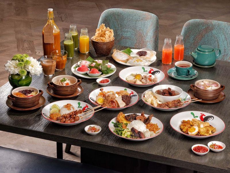 Hidangan lokal Jawa dan Indonesia di Semawis All-day Dining, Padma Hotel Semarang.