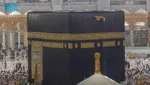 Khusyuknya Jemaah Berdoa Depan Kabah di Tengah Guyuran Hujan
