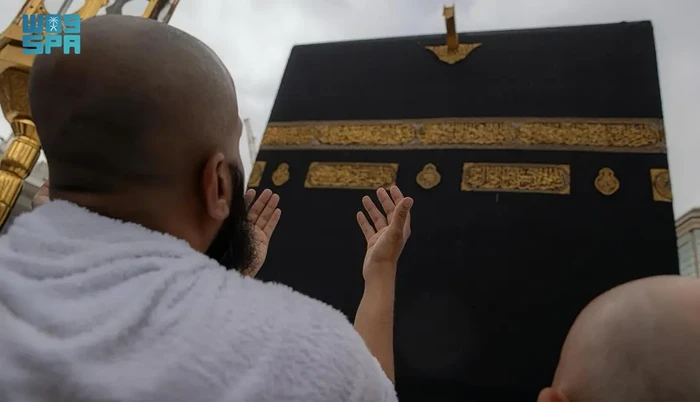 Hujan mengguyur Masjidil Haram. Hujan mengguyur Masjidil Haram, Kamis (22/8/2024). Jemaah tampak khusyuk berdoa.