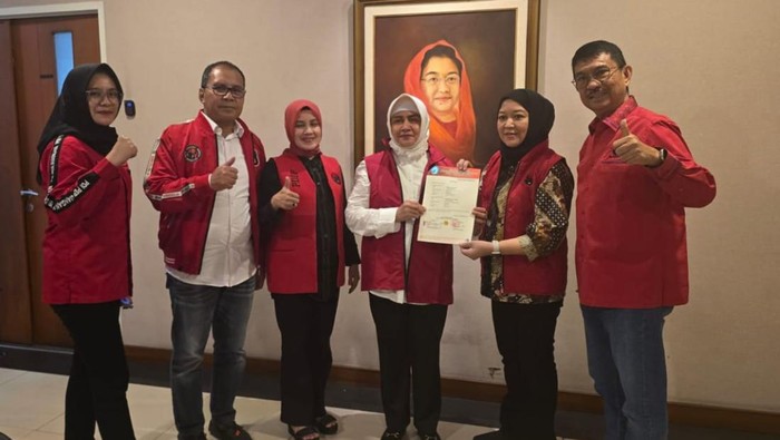 Indira Jusuf Ismail menerima rekomendasi PDIP untuk maju di Pilwalkot Makassar.