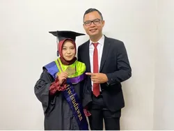 Kartika Lulus S3 Unesa dengan IPK 4 Meski Sibuk Jadi Dosen-Koordinator PAUD
