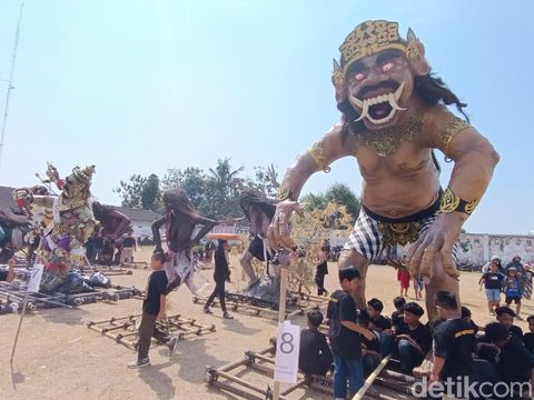 Kirab Saparan Bekakak Ambarketawang di Kantor Kalurahan Ambarketawang, Gamping, Kabupaten Sleman, DIY, Jumat (23/8/2024).
