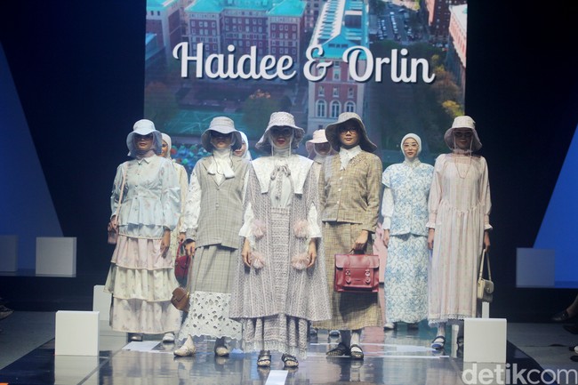 Inilah koleksi Brand Haidee & Orlin X Wardah di acara tahunan Muslim Fashion Festival [Muffest]+2024 Road to IN2MF, di Istora Senayan. Sabtu [10/8/2024]. Foto: mohammad Abduh/detikcom.