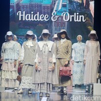 Inilah koleksi Brand Haidee & Orlin X Wardah di acara tahunan Muslim Fashion Festival [Muffest]+2024 Road to IN2MF, di Istora Senayan. Sabtu [10/8/2024]. Foto: mohammad Abduh/detikcom.