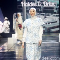 Inilah koleksi Brand Haidee & Orlin X Wardah di acara tahunan Muslim Fashion Festival [Muffest]+2024 Road to IN2MF, di Istora Senayan. Sabtu [10/8/2024]. Foto: mohammad Abduh/detikcom.