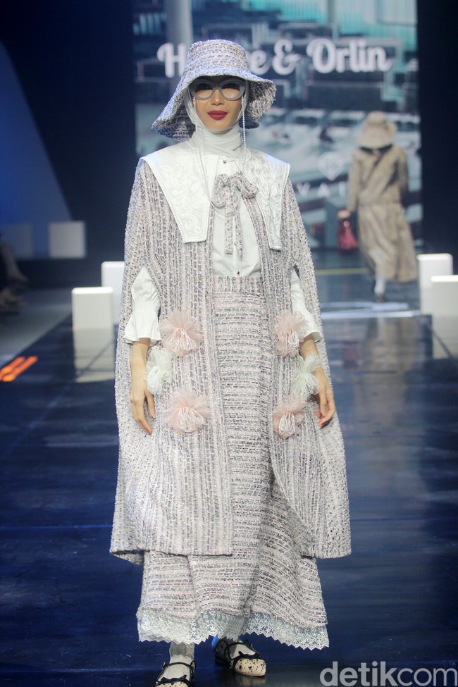 Inilah koleksi Brand Haidee & Orlin X Wardah di acara tahunan Muslim Fashion Festival [Muffest]+2024 Road to IN2MF, di Istora Senayan. Sabtu [10/8/2024]. Foto: mohammad Abduh/detikcom.