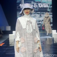 Inilah koleksi Brand Haidee & Orlin X Wardah di acara tahunan Muslim Fashion Festival [Muffest]+2024 Road to IN2MF, di Istora Senayan. Sabtu [10/8/2024]. Foto: mohammad Abduh/detikcom.