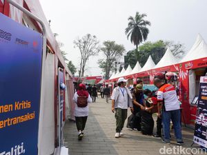 Intip Keseruan Warga Hadiri West Java Festival 2024 di Gedung Sate
