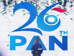 Foto Ketum PAN Zulhas Mejeng di Time Square AS, Jokowi: Saya Kagum