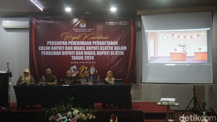 Rakor persiapan penerimaan pendaftaran bakal cabup-cawabup untuk Pilkada Klaten 2024 yang digelar KPU Klaten di Hotel Grand Tjokro Klaten, Jumat (23/8/2024).